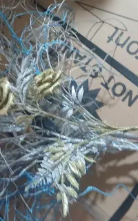 گل مصنوعی زر دار