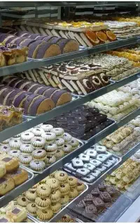 استخدام فروشنده خانم در شیرینی فروشی