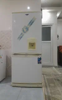 یخچال فریزر و میزمطالعه