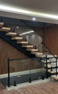 اجرای انواع نرده شیشه ای ، نرده چوبی ، نرده استیل