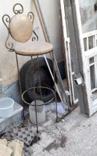 صندلی پایه بلند آهنی قدیمی