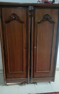 ۲ عدد کمد لباس و بوفه ظروف