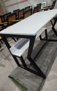 میز تحریر و کامپیوتر