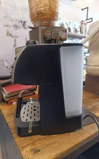 یک عدد دستگاه اسپرسو ساز خانگی