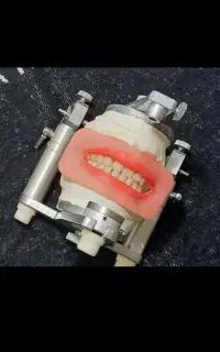 دندان سازی حرفه ایی با ۳۰ سال سابقه