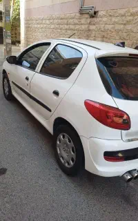 ۲۰۶مدل۹۶تیپ ۵ معاوضع با خودرو تصادفی