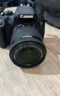 Canon EOS 700D با لنز 18-55 STM