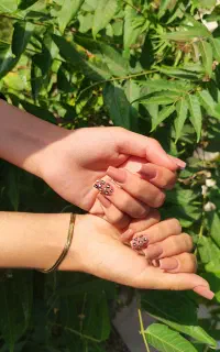 کاشت ناخن رایگان (فقط هزینه مواد)