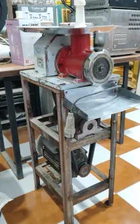 چرخ گوشت بزرگ صنعتی درحد آک سمساری