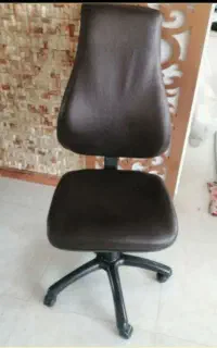 صندلی درحد نو وکارنکرده چون میخاستیم