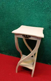 میز کنار سالنی یا تلفن در مدلهای مختلف