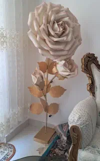گل مصنوعی کنار سالنی