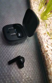 گوش راست ایرپاد QCY همراه کیس