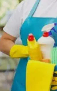 خانم برای نظافت
