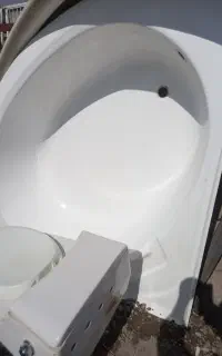 وان حمام تمیز وسالم ۱۵۰ در ۱۵۰ سانت عمق ۳۵ سانت