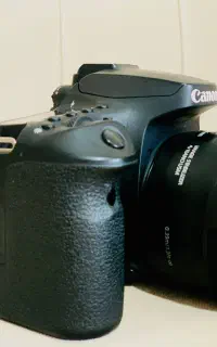 دوربین حرفه‌ای Canon 90D به همراه لنز 18-135 USM