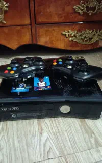 XBOX 360 s کینکت به همراه دو دسته
