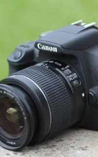 دوربین کانن d2000 در حد آکبند