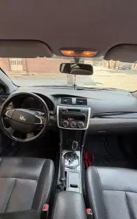 آریو اتوماتیک سفید