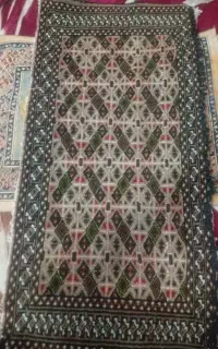 قالیچه ی دستباف وقدیمی در حد نو