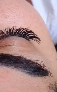 خدمات کاشت مژه و ترمیم