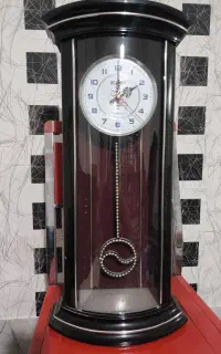 ساعت دیواری ایستاده