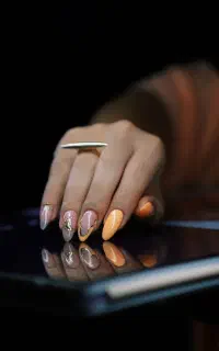 ناخن کار حرفه ای