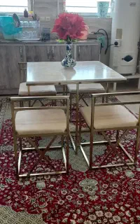 میز‌وصندلی‌نهار‌خوری