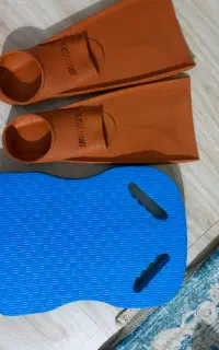 پای فین و تخته شنا