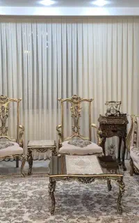 مبل کلاسیک ۷ نفره همراه با میز عسلی