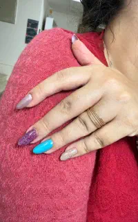 خدمات کاشت ناخن ترمیم و ژلیش