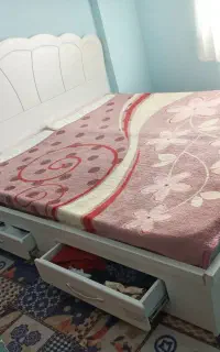 تخت دونفره سفید
