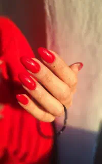 خدمات کاشت ناخن
