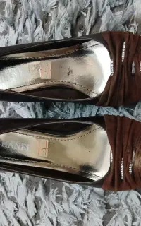یک جفت کفش قهوه ای ۳۶
