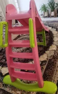 سرسره بازی بچه