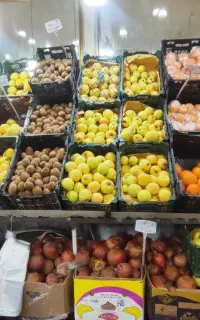 کارگر ماهر میوه فروشی