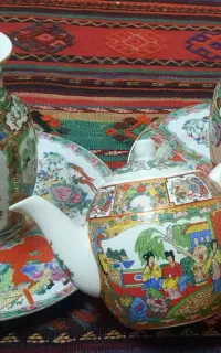 چینی گل مرغی وسرویس شیشه ای دودی ۲۴ پارچه