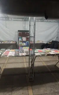 نگهبان غرفه کتاب