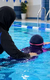 اموزش شنا استخر ۲۲ بهمن