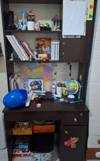 میز کامپیوتر و کتابخانه