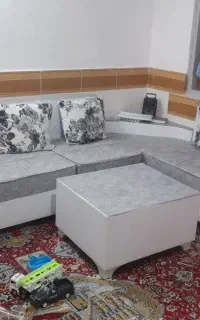 مبل ال تر و تمیز در حد نو هستند