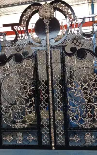 دروپنجره فلزی .چهارچوب پهن .فرم .پله.حفاظ ونرده