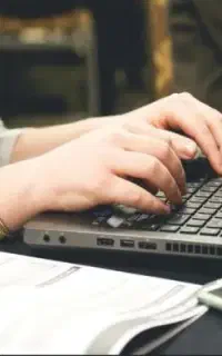 تایپیست و مترجم هستم