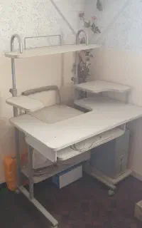 میز کامپیوتر به همراه کیس و م