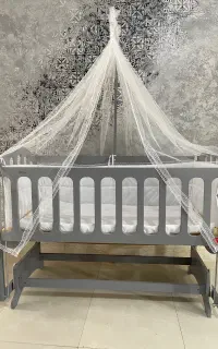 تخت وگهواره کنار مادر