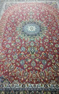فرش ۱۲ متری سالم و در حد نو قالیشویی رفته