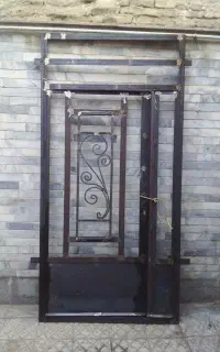 درب و پنجره آهنی