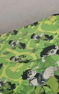 فروش تخت جوان و کودک و میز و قالیچه و دو تا تشک