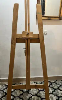 سه پایه بوم برای نقاشی
