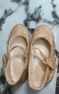 یه جفت کفش بچه گانه شماره ۳۴